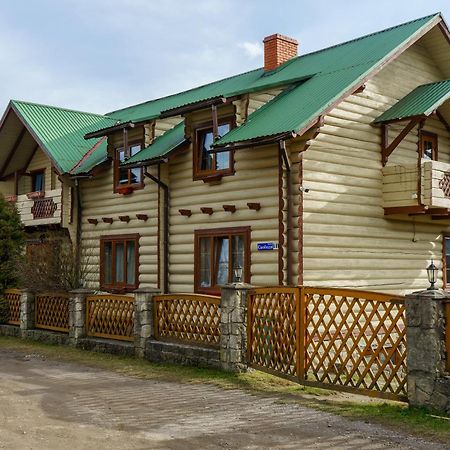 Family Hotel Yaremche Exterior photo
