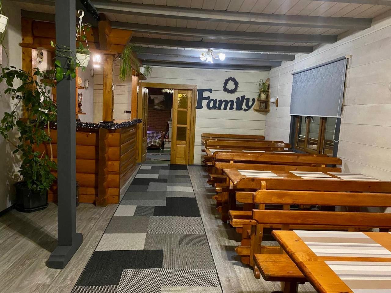 Family Hotel Yaremche Exterior photo