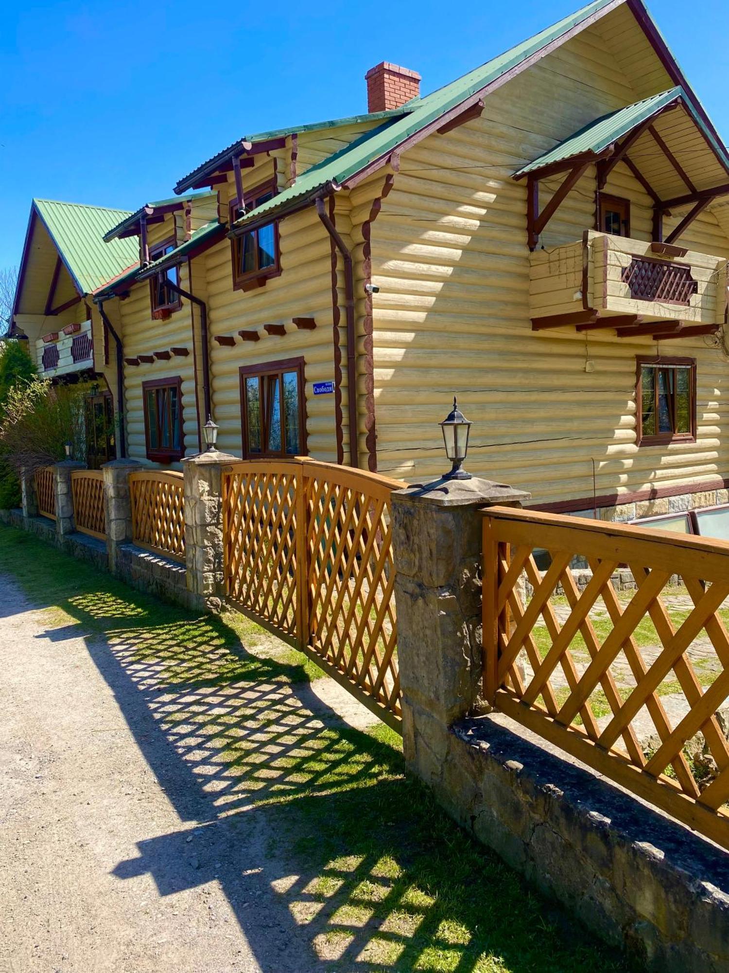 Family Hotel Yaremche Exterior photo