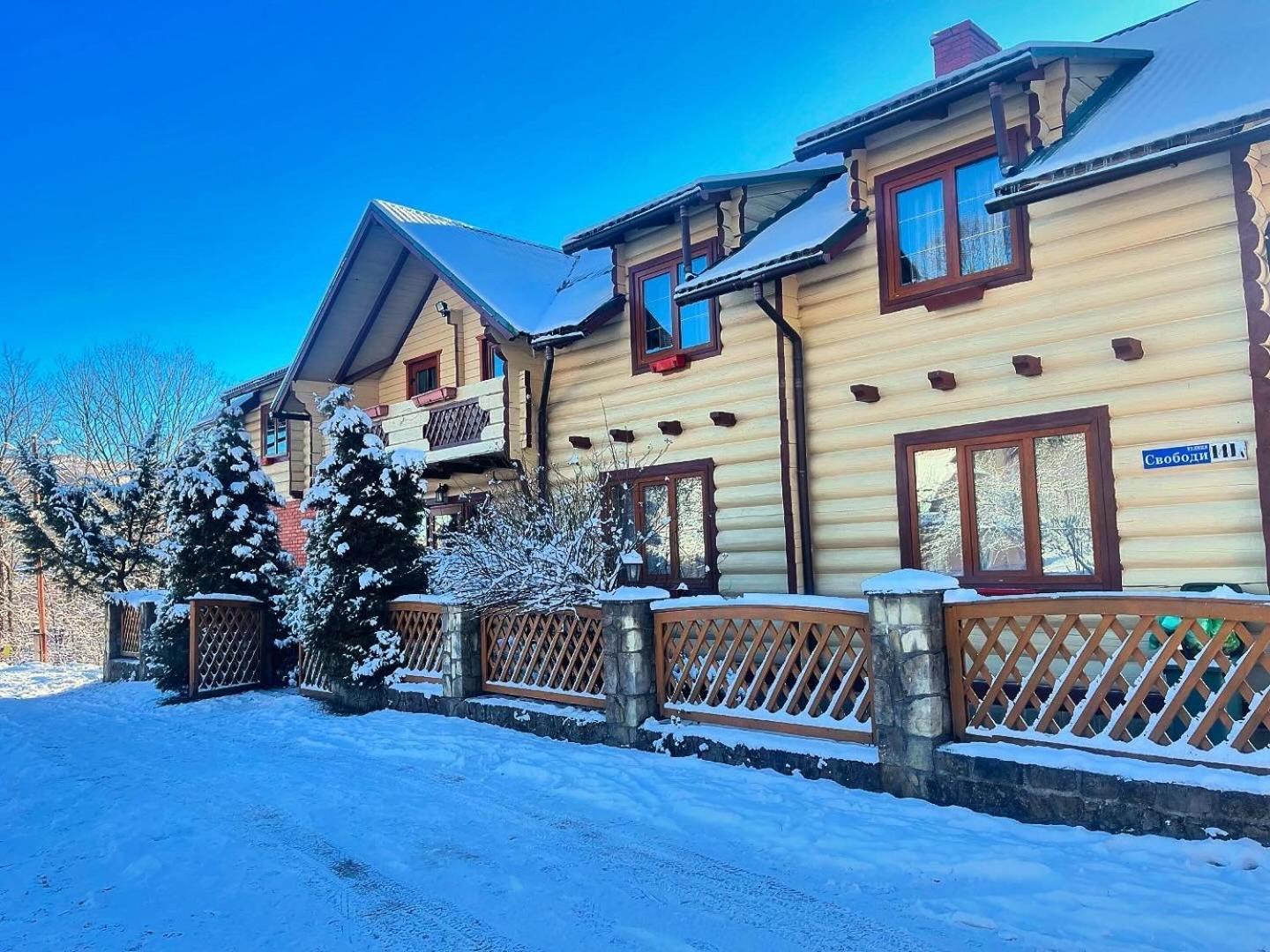 Family Hotel Yaremche Exterior photo